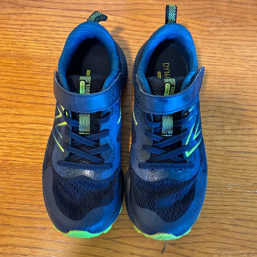 Little Boys size 2.5 wide New Balance sneakers